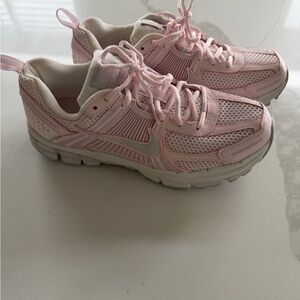 Women Nike Zoom Vomero 5 sneakers 8.5